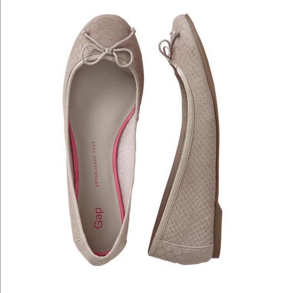 ‼️3/$20 or 4/$25‼️ Gap Snakeskin Ballet Flats